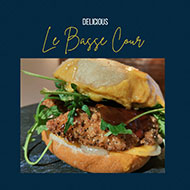 le basse-cour avec steak de boeuf